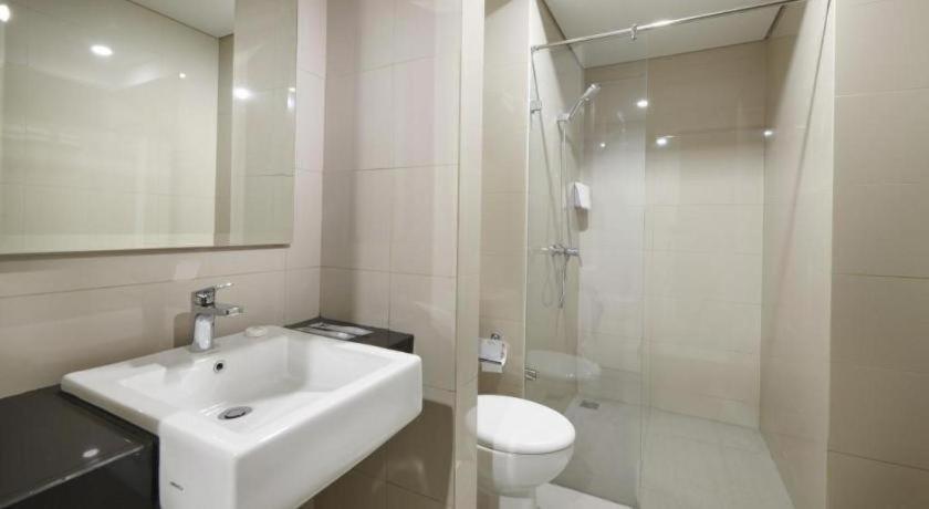 Hi Hotel Senen Jakarta Exterior foto